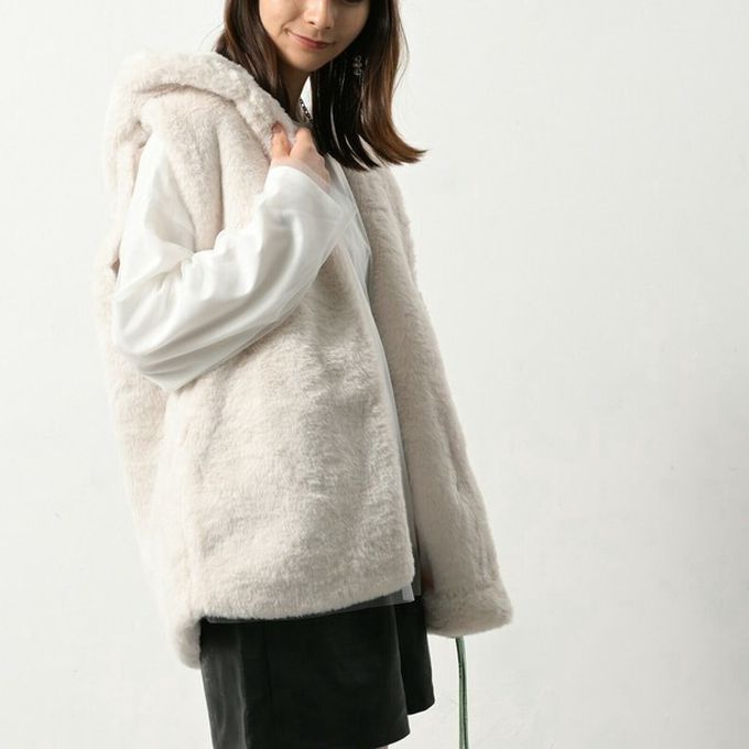 日本 ELENCARE DUE - 柔軟蓬鬆仿毛長版連帽背心(有口袋)-摩卡灰