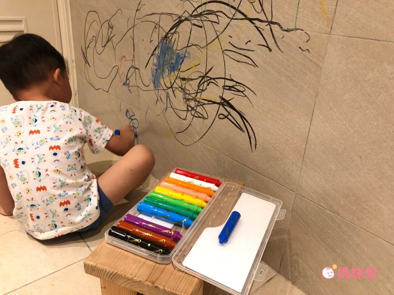 輕輕一擦就乾淨【韓國 AMOS 水洗蠟筆】三合一畫法超豐富