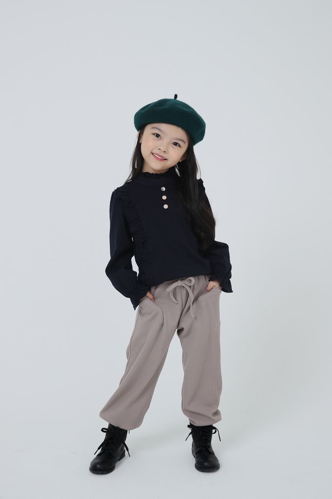 韓國 Coco Bang - 鈕釦波浪邊點綴小領長袖上衣-象牙白