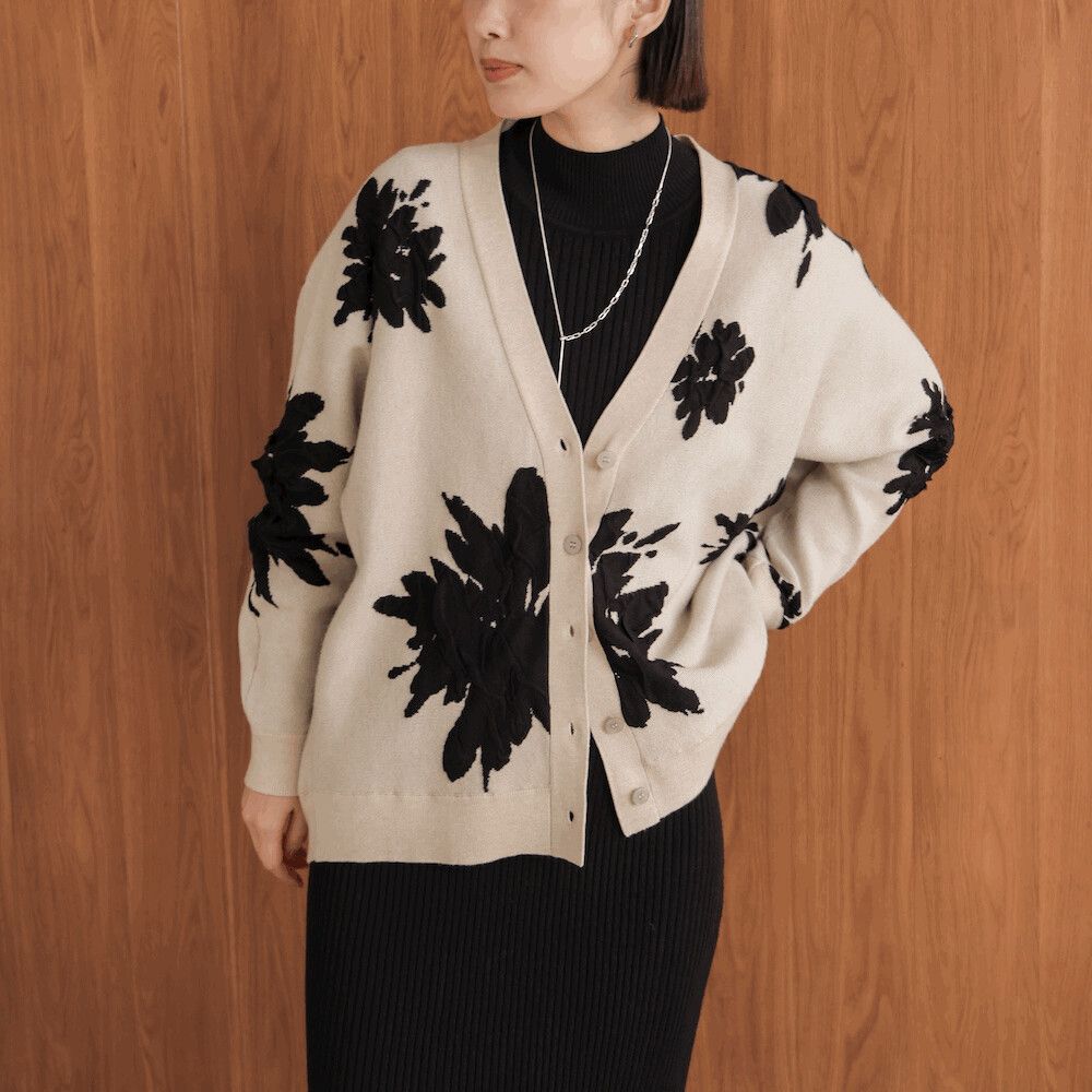 唯美花卉寬鬆感針織開襟外套-杏黑