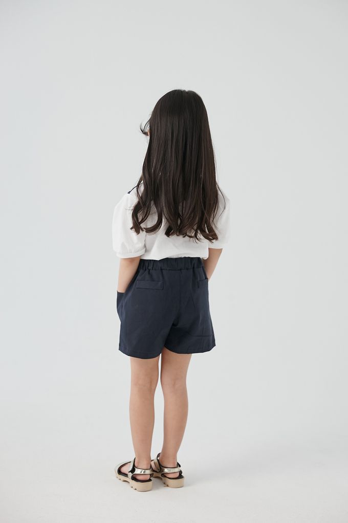 韓國 Coco Bang - 鬆緊腰裝飾釦抓褶短褲-深藍