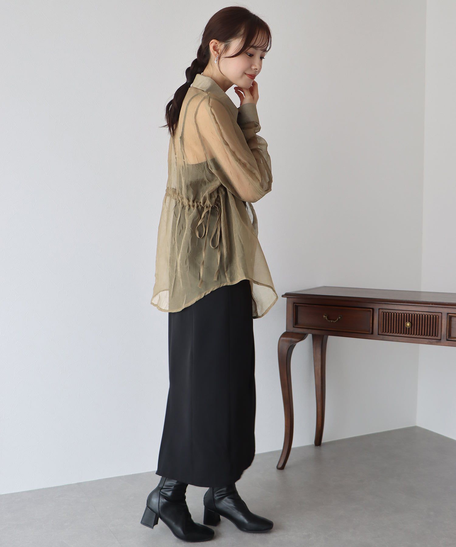 日本 BLUE EAST - 透膚抽繩翻領薄襯衫-米杏