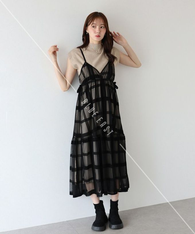 日本 BLUE EAST - 甜美植絨大格紋吊帶背心洋裝-卡其