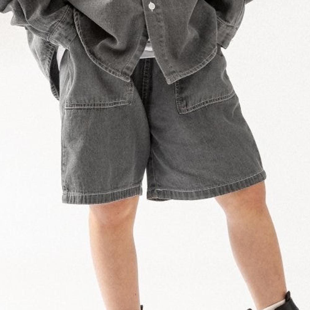 韓國 BUCKET LIST - 鬆緊腰極簡口袋牛仔短褲-黑灰
