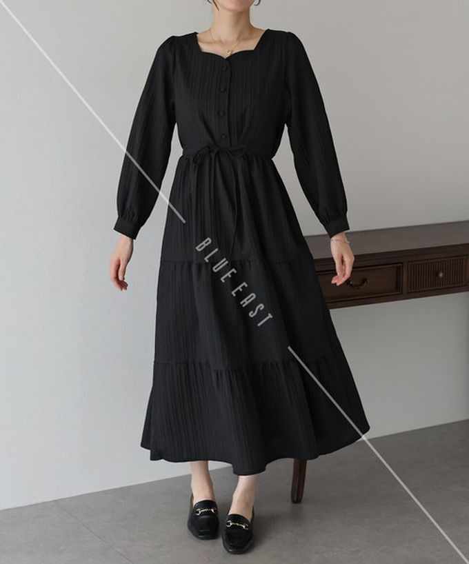 日本 BLUE EAST - 美型桃心領腰綁帶分層泡泡袖洋裝-卡其杏