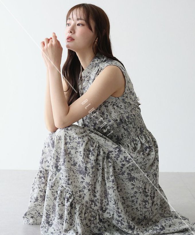 日本 BLUE EAST - 接觸冷感 縮腰顯瘦立領無袖洋裝-花朵-海軍藍 (M)