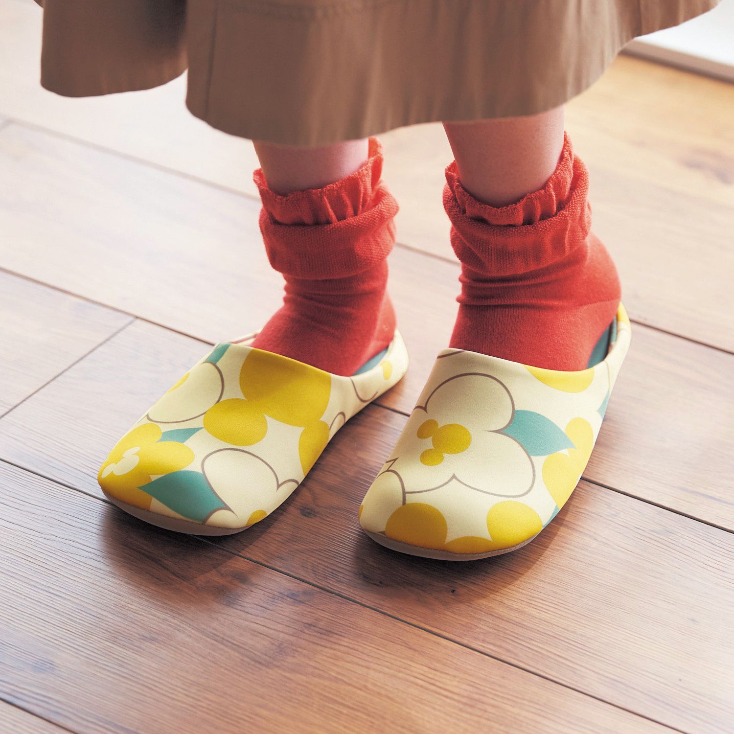 日本千趣會 - 迪士尼室內拖鞋(低反發)-花朵米奇-黃x綠 (23-25cm)