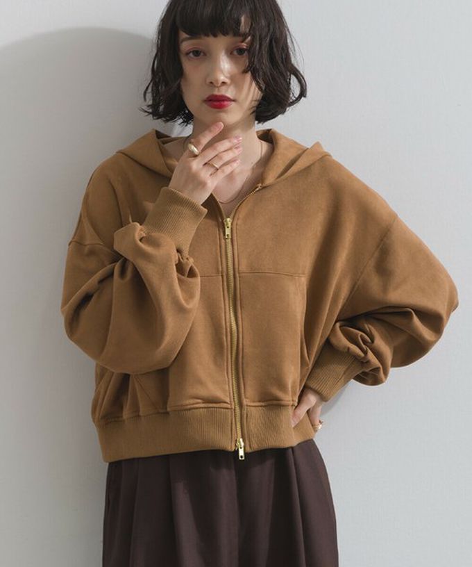 日本 ELENCARE DUE - 輕盈絨皮感雙拉鏈短版連帽外套-酒紅