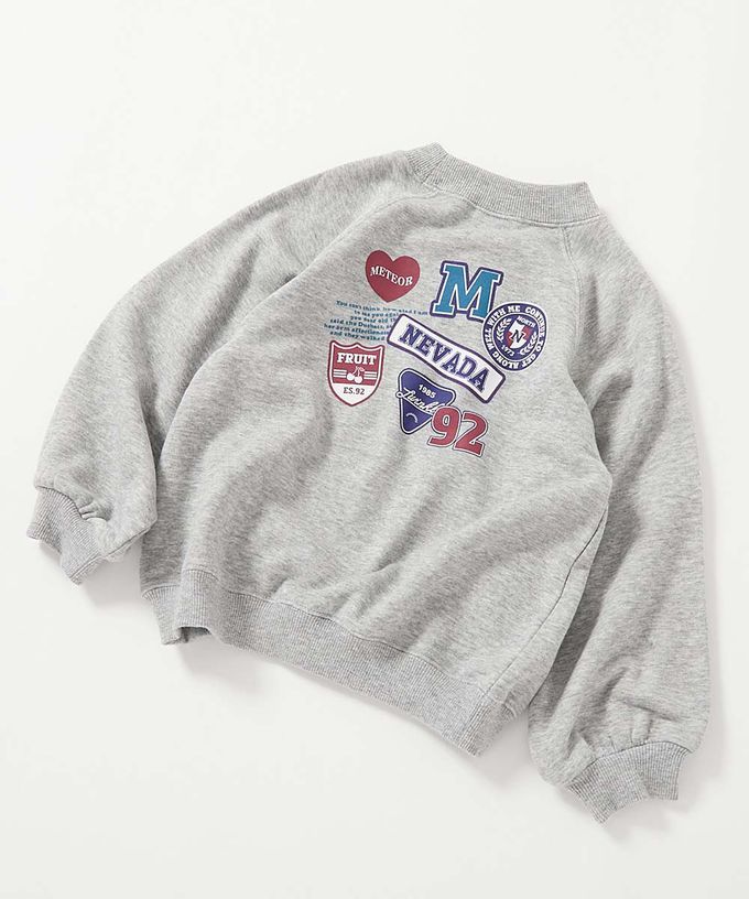 日本 devirock - 熱銷定番 女孩印花縮口長袖上衣-徽章-燕麥X粉紅