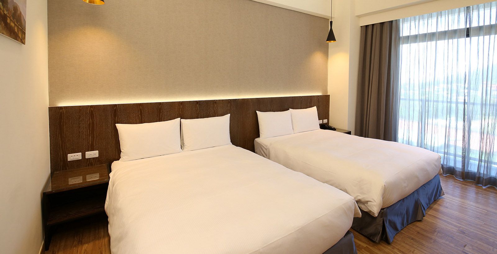 台東曙光渡假酒店 - 【五館聯合】媽咪愛特談四人房一泊一食平日住宿券-無使用期限