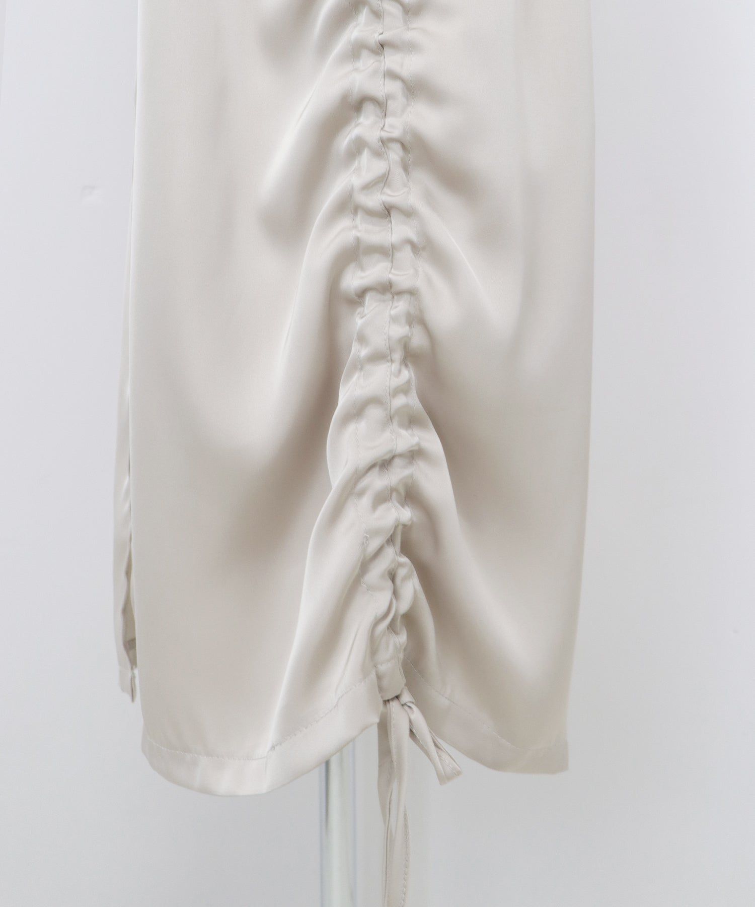 日本 BLUE EAST - 帥氣側抽繩工裝裙-深灰