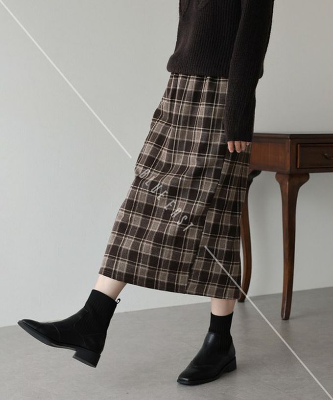 日本 BLUE EAST - 簡潔溫柔格紋後開叉合身長裙-海軍藍