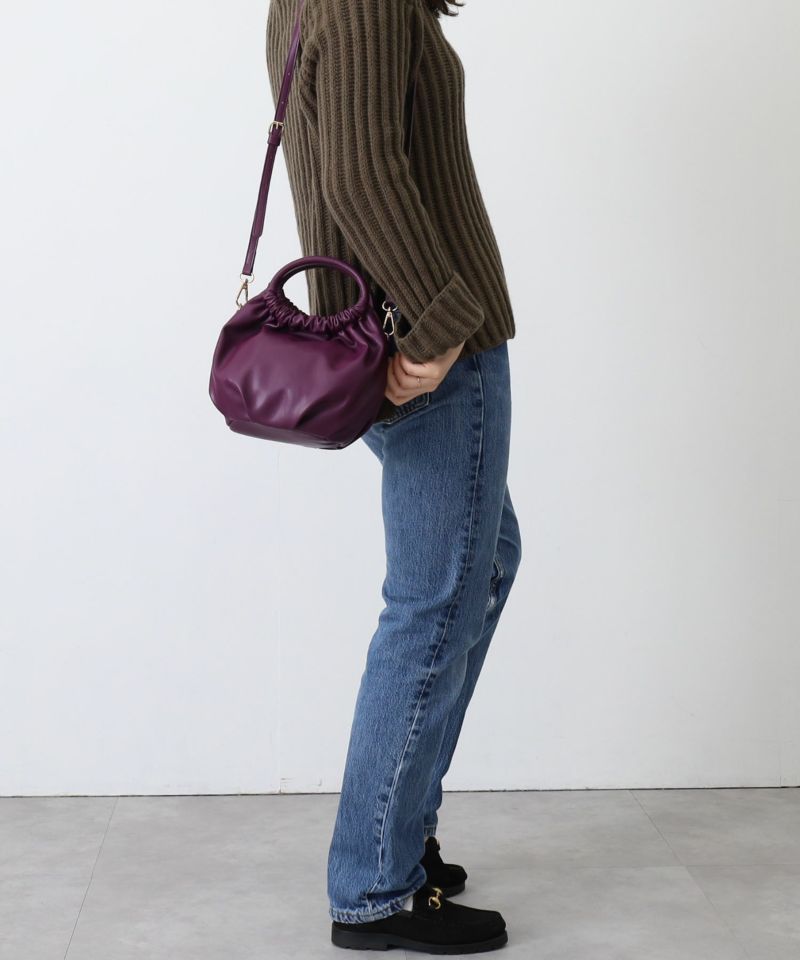 日本 COOCO - 2WAY柔軟皮革豆形手提小包/側背包-淺灰杏 (W14*H20*D12cm)