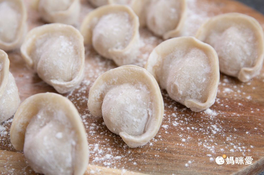 爆汁飽滿內餡！【立祥公寓】手工黑豬肉水餃 外皮Ｑ彈