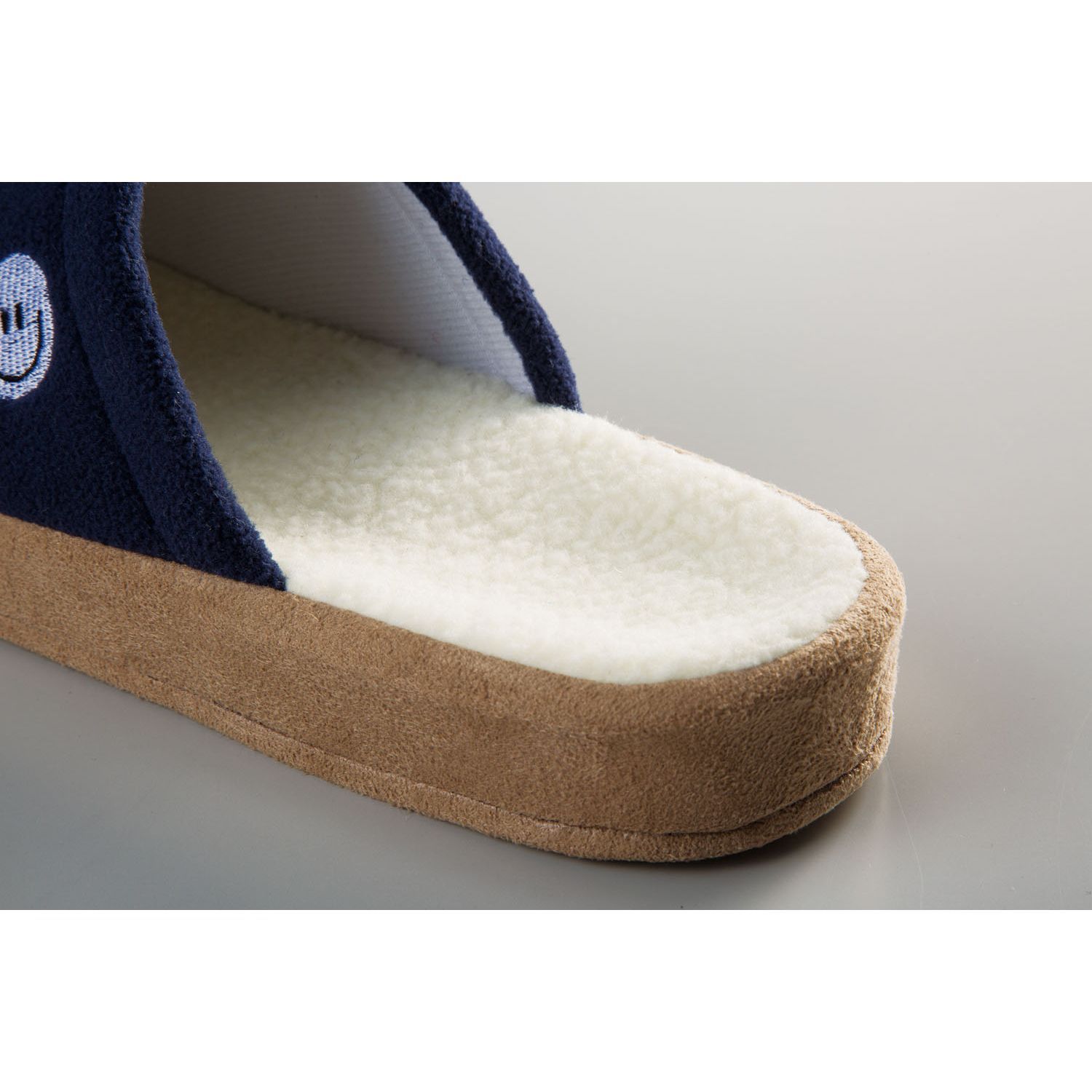 日本千趣會 - 厚底微笑刺繡室內拖-紅 (23-25cm)