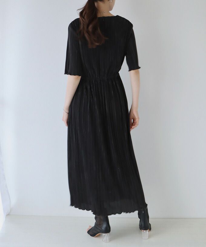 日本 BLUE EAST - 微光澤細摺縮腰短袖洋裝-黑