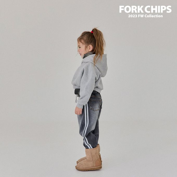 韓國 FORK CHIPS - 鈕扣高領彈性上衣-條紋