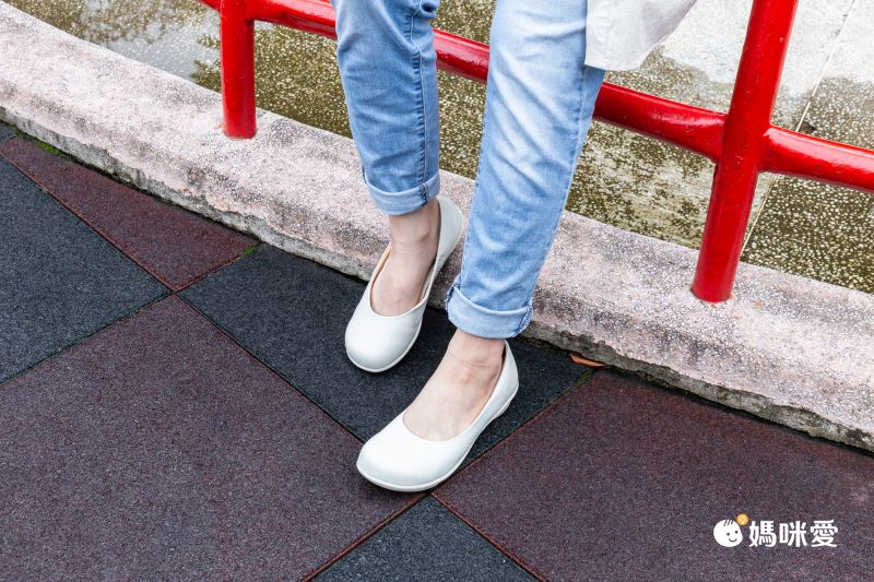 日本女裝代購 - 日本製 2balt減壓足弓支撐機能平底鞋-森林系綁帶款-帥氣黑