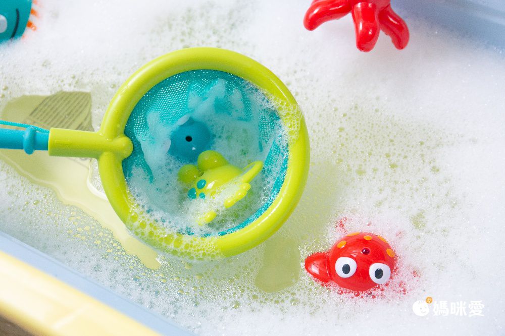 浴室秒變水上樂園【德國 Hape】戲水玩具，孩子愛上洗澡的魔法