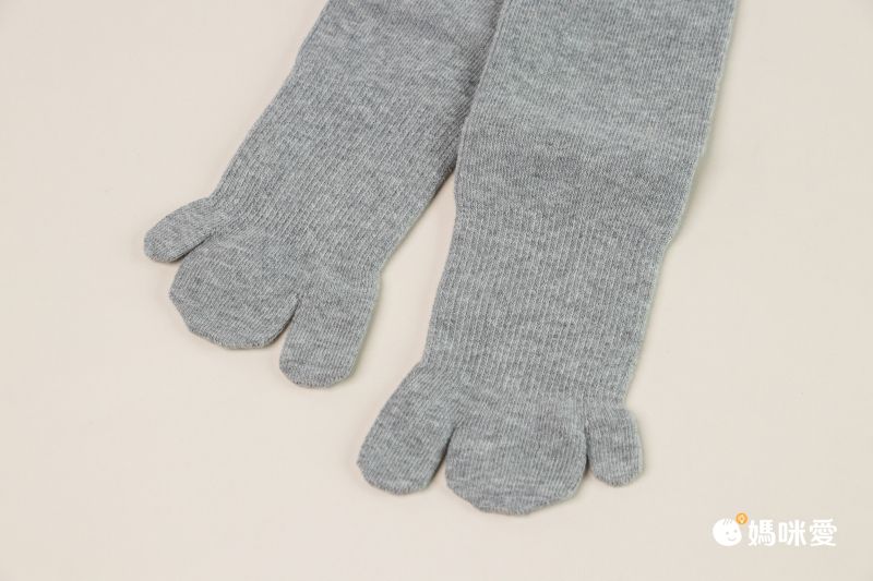 日本女裝代購 - 日本製 拇指外翻&小指內翻輔助舒適三趾襪-黑 (23-25cm)