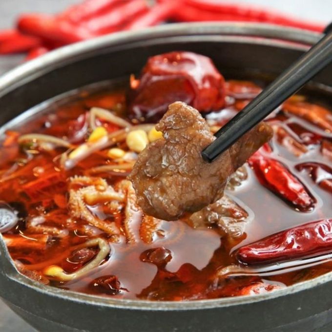 拌伴餐飲 - 【川門子】招牌水煮牛肉鍋-麻辣湯包800g 安格斯生牛肉片200g)共1000gx1盒