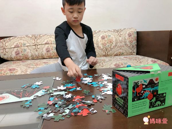 美國 mudpuppy - 夜光拼圖-外太空-100片