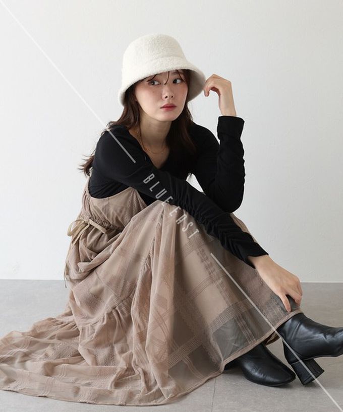 日本 BLUE EAST - 甜美植絨大格紋吊帶背心洋裝-黑