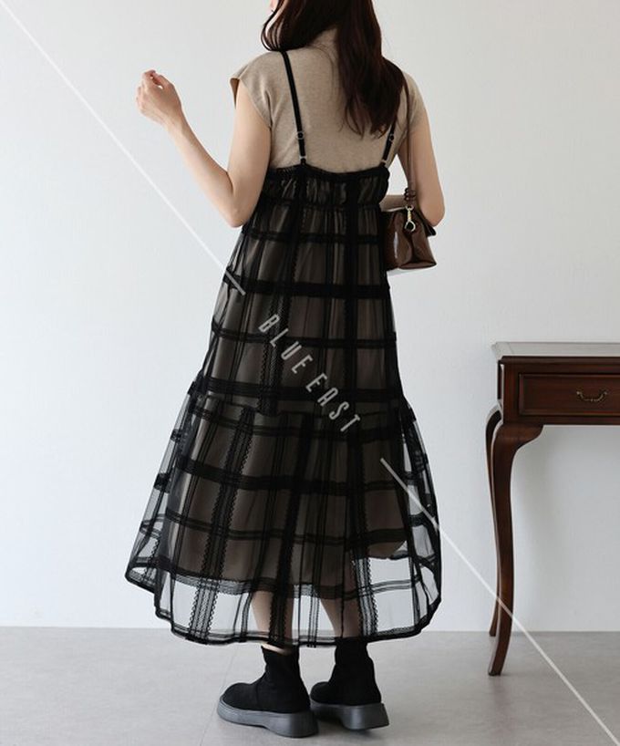 日本 BLUE EAST - 甜美植絨大格紋吊帶背心洋裝-卡其