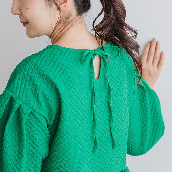 日本 ihuu - 甜美腰線壓紋後綁帶長袖上衣-黑