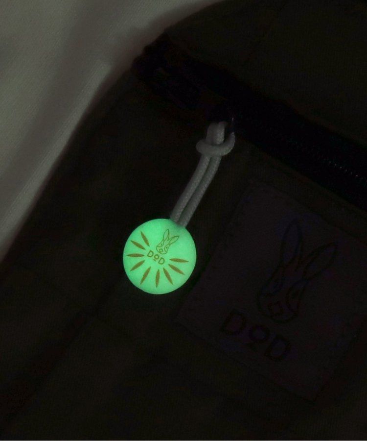 日本 BREEZE - 聯名款 夜光拉鍊大口袋短袖上衣-卡其