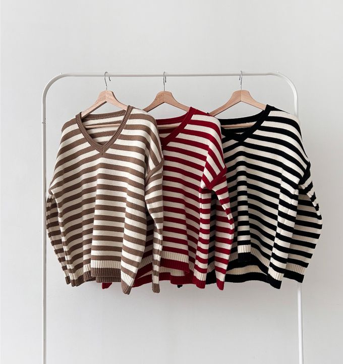 韓國女裝連線 - 休閒落肩V領橫紋針織上衣-咖啡 (FREE)