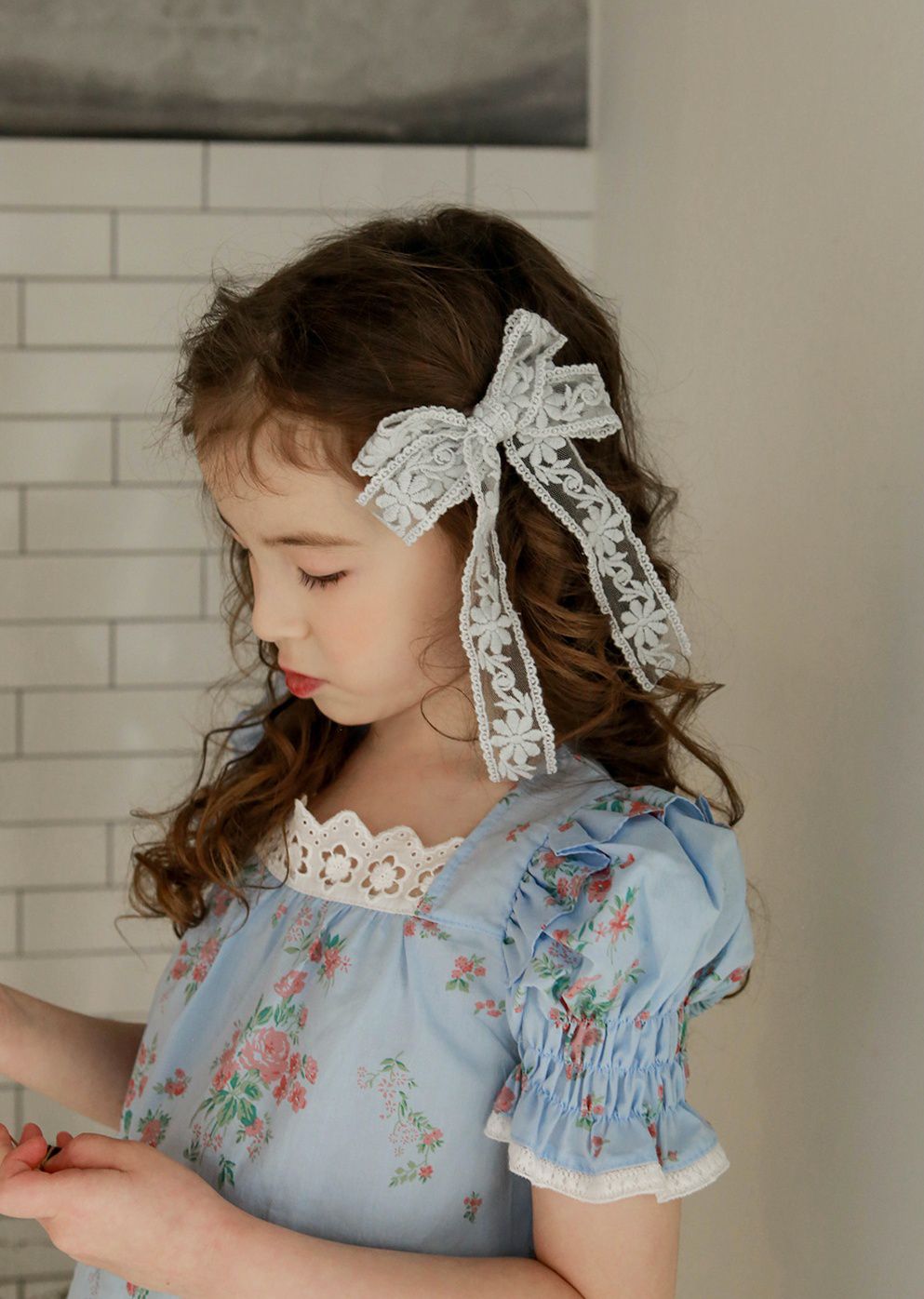 韓國 PuellaFLO - ㄩ字領公主袖花花上衣-天藍