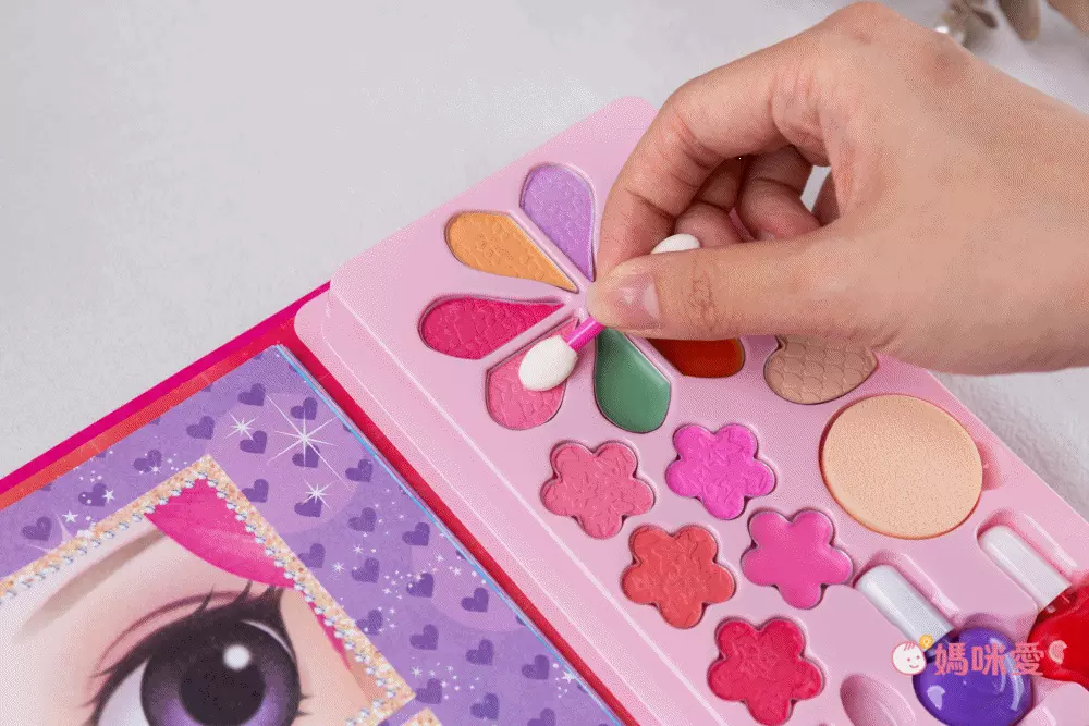 \遊戲書盛宴/ 安全無毒彩妝遊戲書 和百變茉莉一起變漂亮☆
