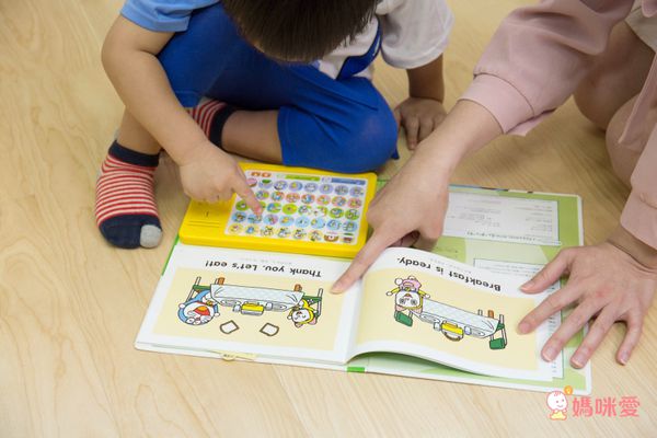 哆拉A夢的第一本英文會話有聲書