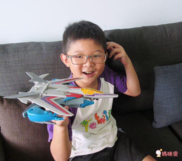 Takara Tomy - 變形金剛 TAV-57  變形機器人(會發出聲音)