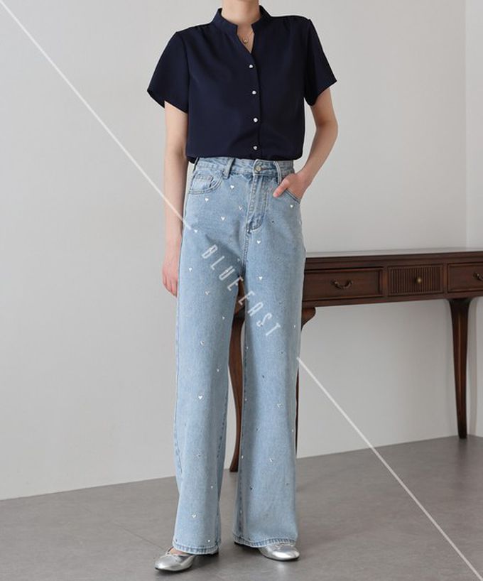 日本 BLUE EAST - 滿版愛心鉚釘高腰丹寧寬褲-淺藍