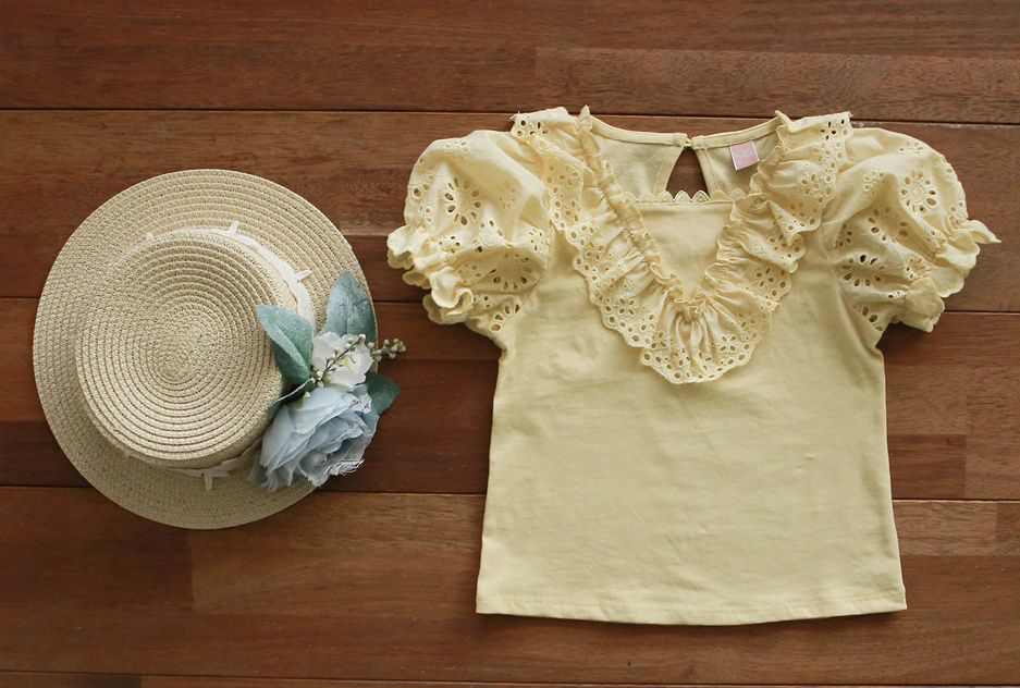 韓國 PuellaFLO - V字荷葉鏤空公主袖上衣-鵝黃