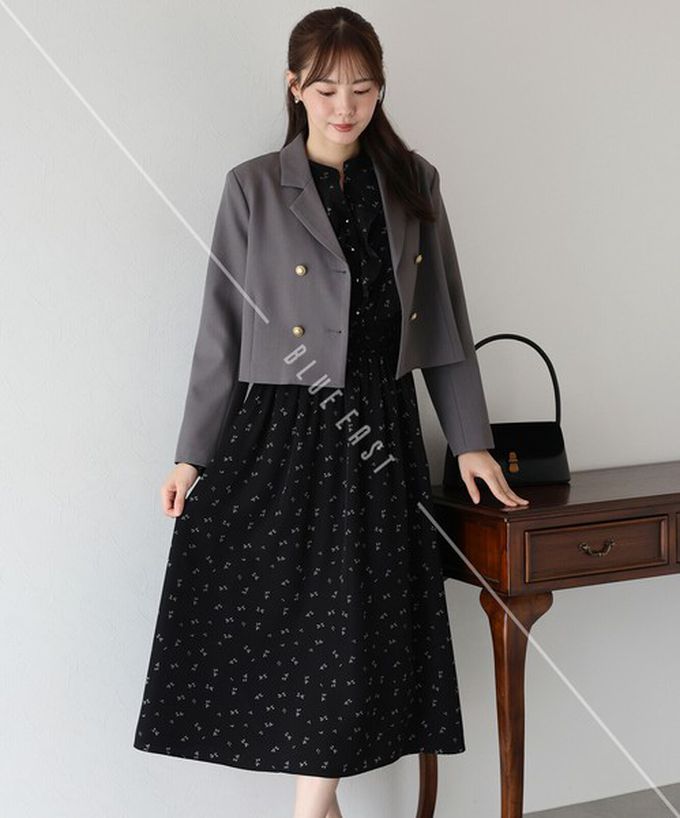 日本 BLUE EAST - 成熟摺邊典雅小花束腰長袖洋裝-深灰