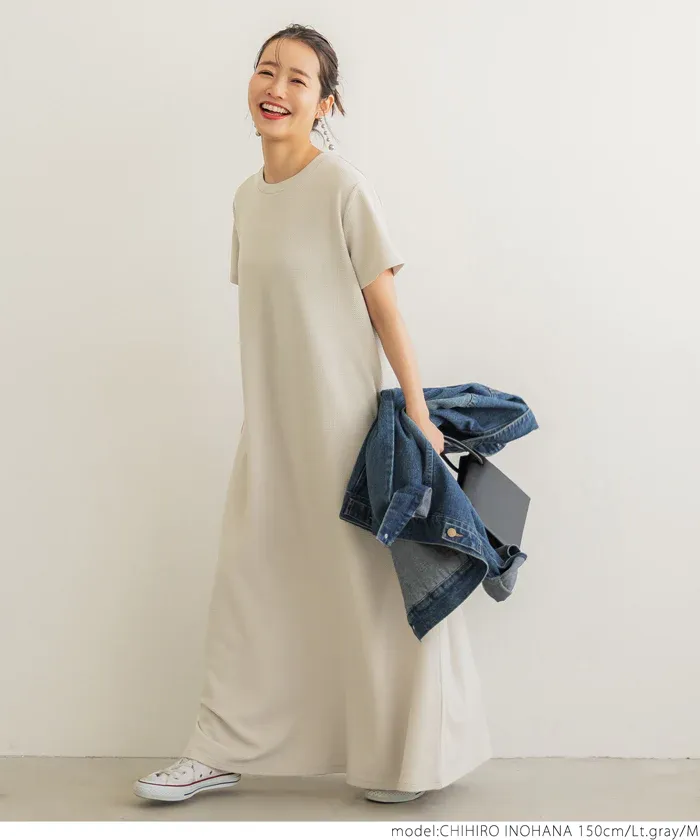 日本 COCA - 速乾彈性 修身圓領短袖洋裝-黑