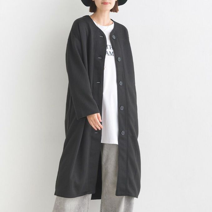 日本 OMNES - 圓領直絎縫修身長版大衣/外套-象牙杏