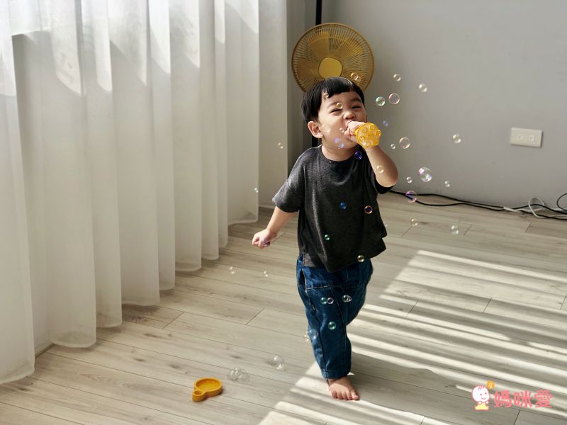 韓國 BUBBLOOO - 小號角長頸鹿吹泡泡神器-套組-主機+118ml補充液