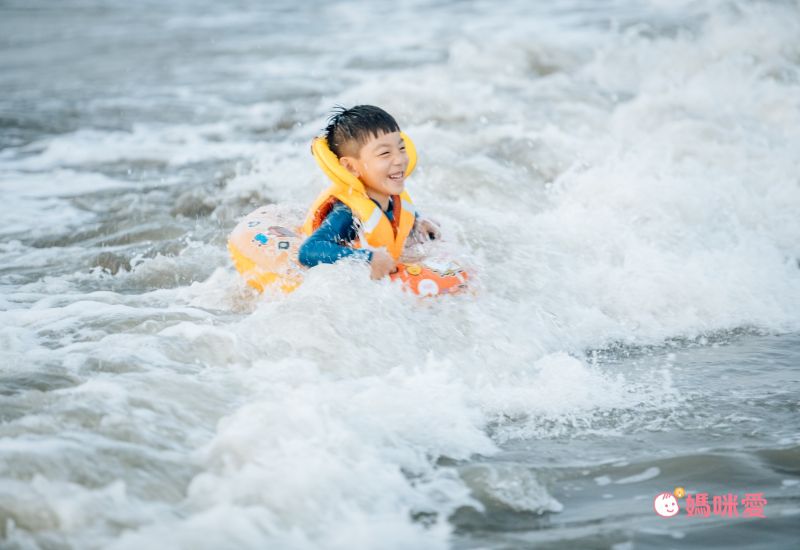 韓國 Winnie Connie - 屁屁偵探兒童泳圈65cm-贈手動式打氣筒1入(顏色隨機) (適用：5-12歲；15-40 公斤)