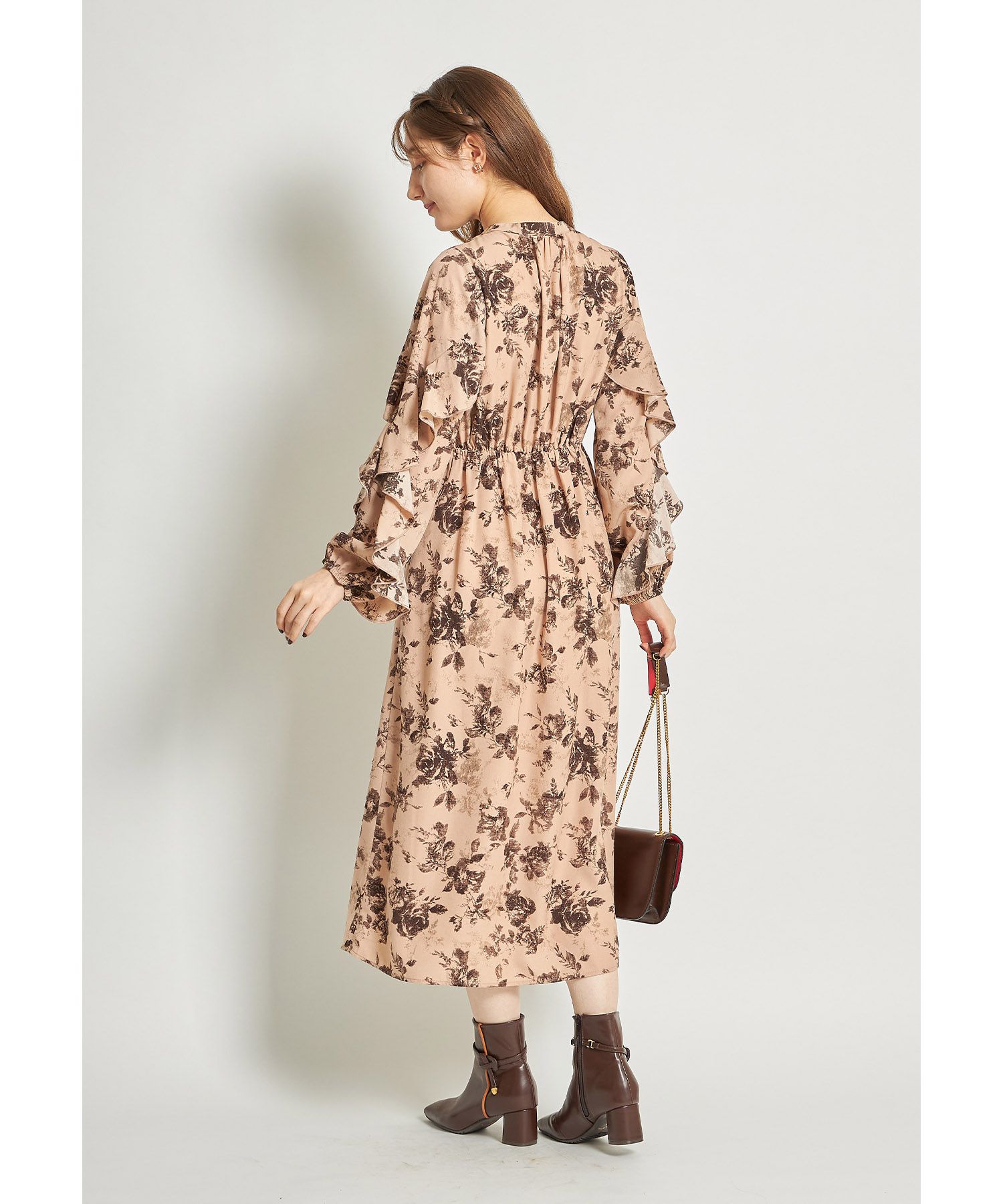 日本 tocco-closet - 優雅花朵波浪袖洋裝-粉膚杏