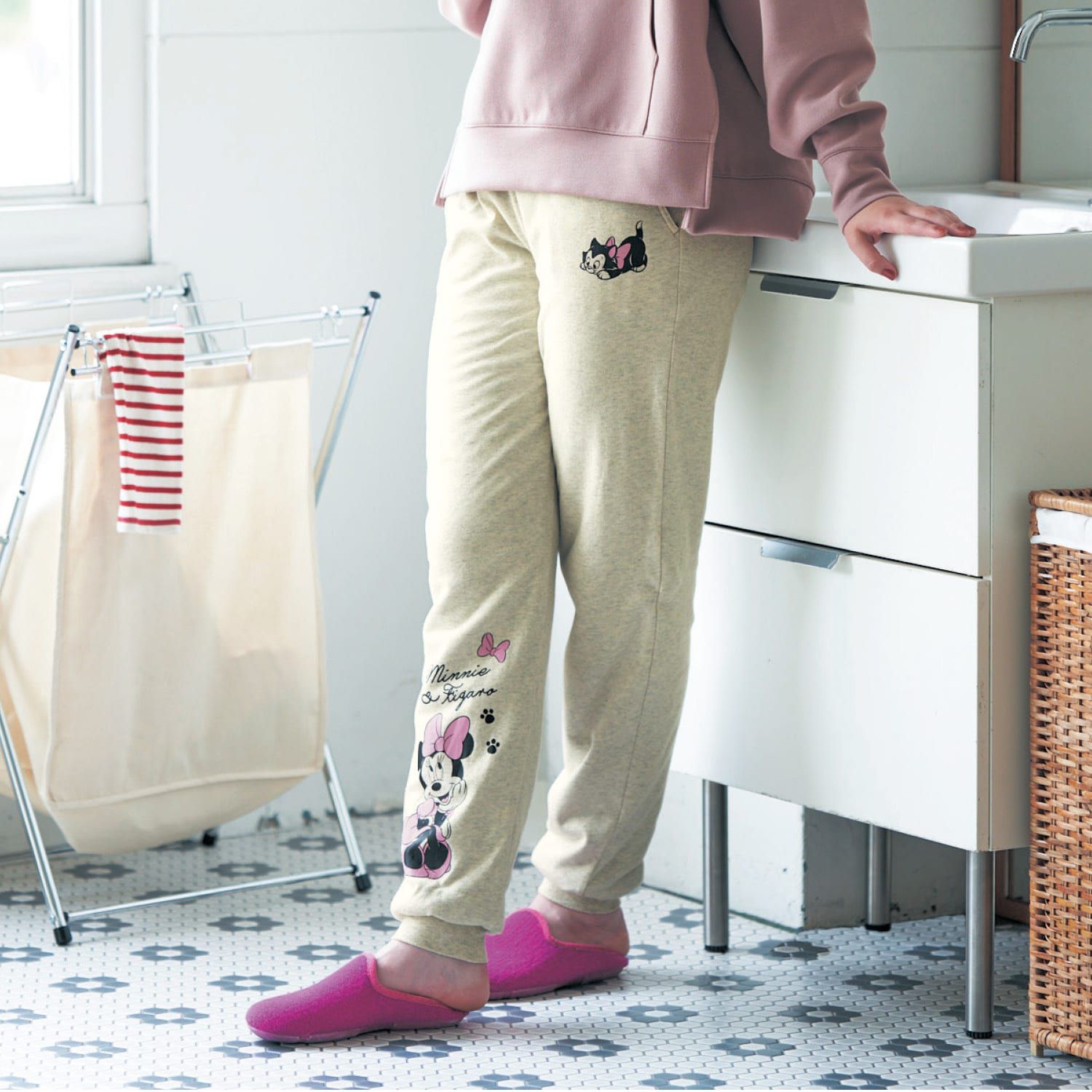 日本千趣會 - 迪士尼 柔軟家居休閒長褲-米奇花草-深灰