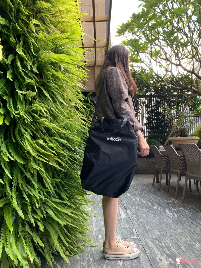 英國 Unilove - Feed Me攜帶式寶寶椅墊-黑糖珍珠黑