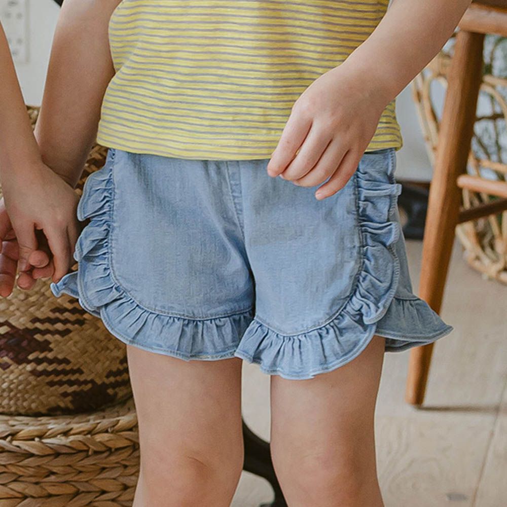 鬆緊腰荷葉邊點綴丹寧風短褲-淺藍