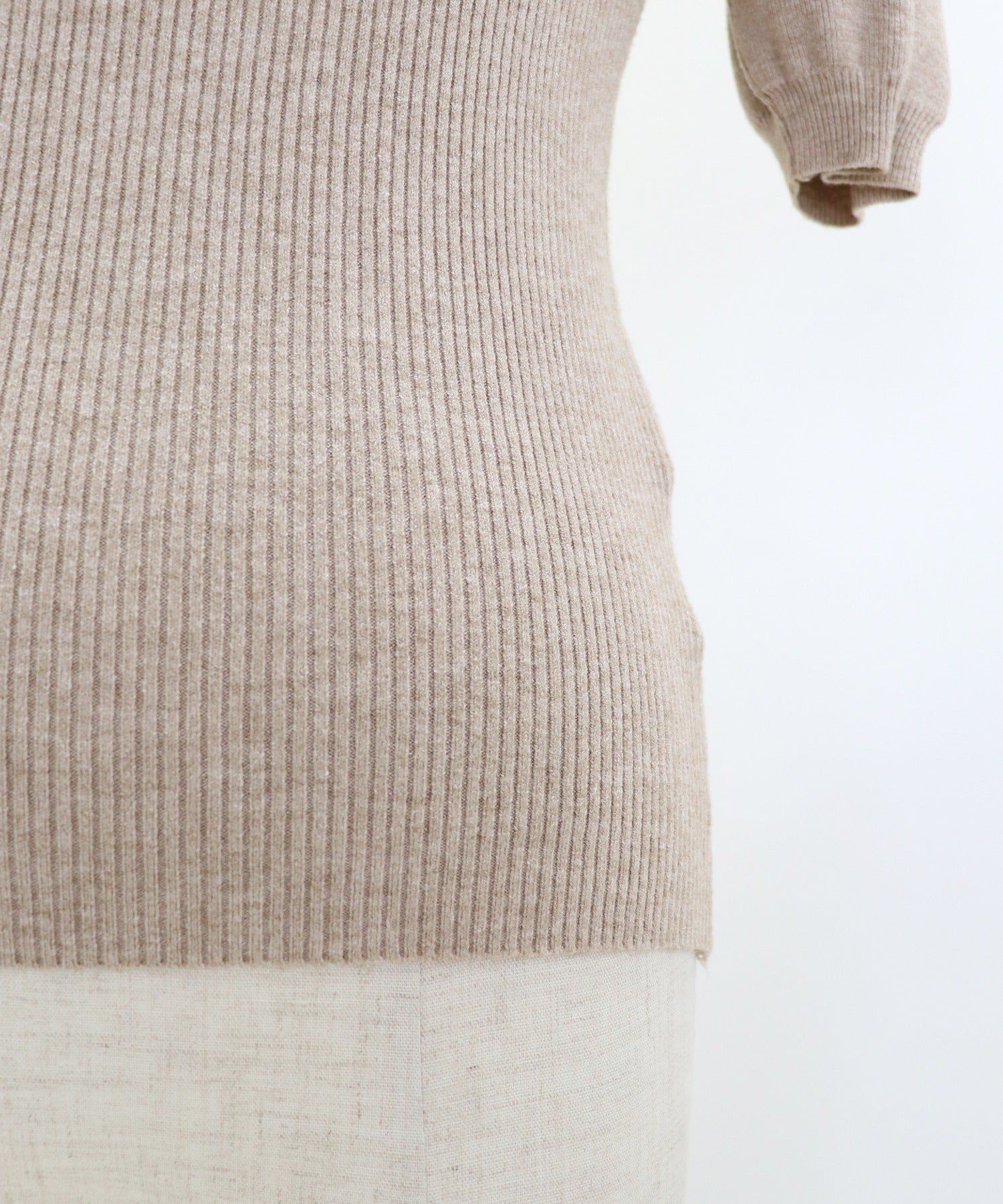 日本 BLUE EAST - 甜美彈性羅紋泡泡袖上衣-咖啡