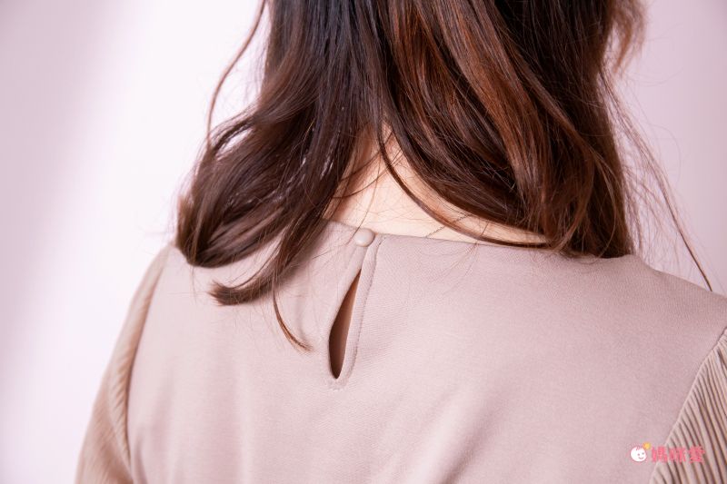 日本 Bou Jeloud - 異材質拼接百摺長袖上衣-萊姆黃