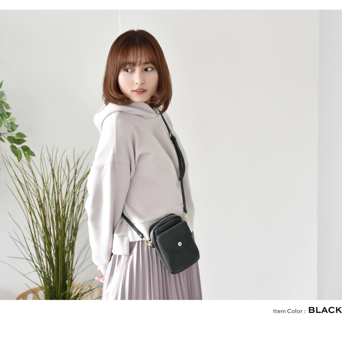 日本 Legato Largo - 輕量PU時尚斜背mini手機包-GBE灰棕 (13x18x4cm 肩背約103~128cm)