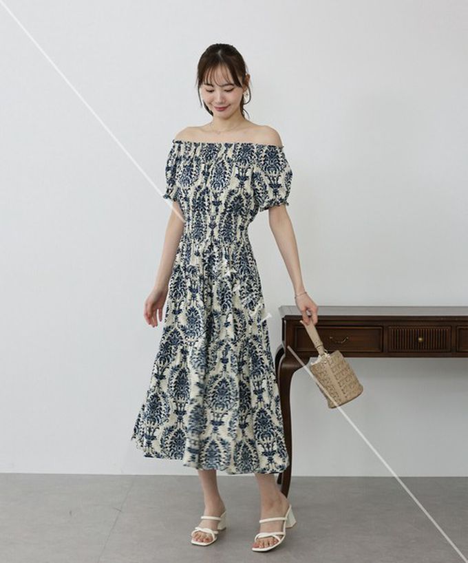 日本 BLUE EAST - 一字領2way露肩迷人短袖洋裝-歐風花卉-海軍藍